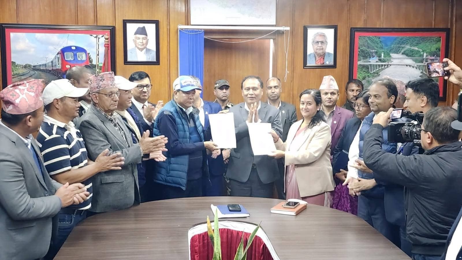 मेलम्ची प्रभावित क्षेत्रका माग सम्बोधन गर्ने सहमति, पानी काठमाडौँ पठाउने बाटो खुल्याे