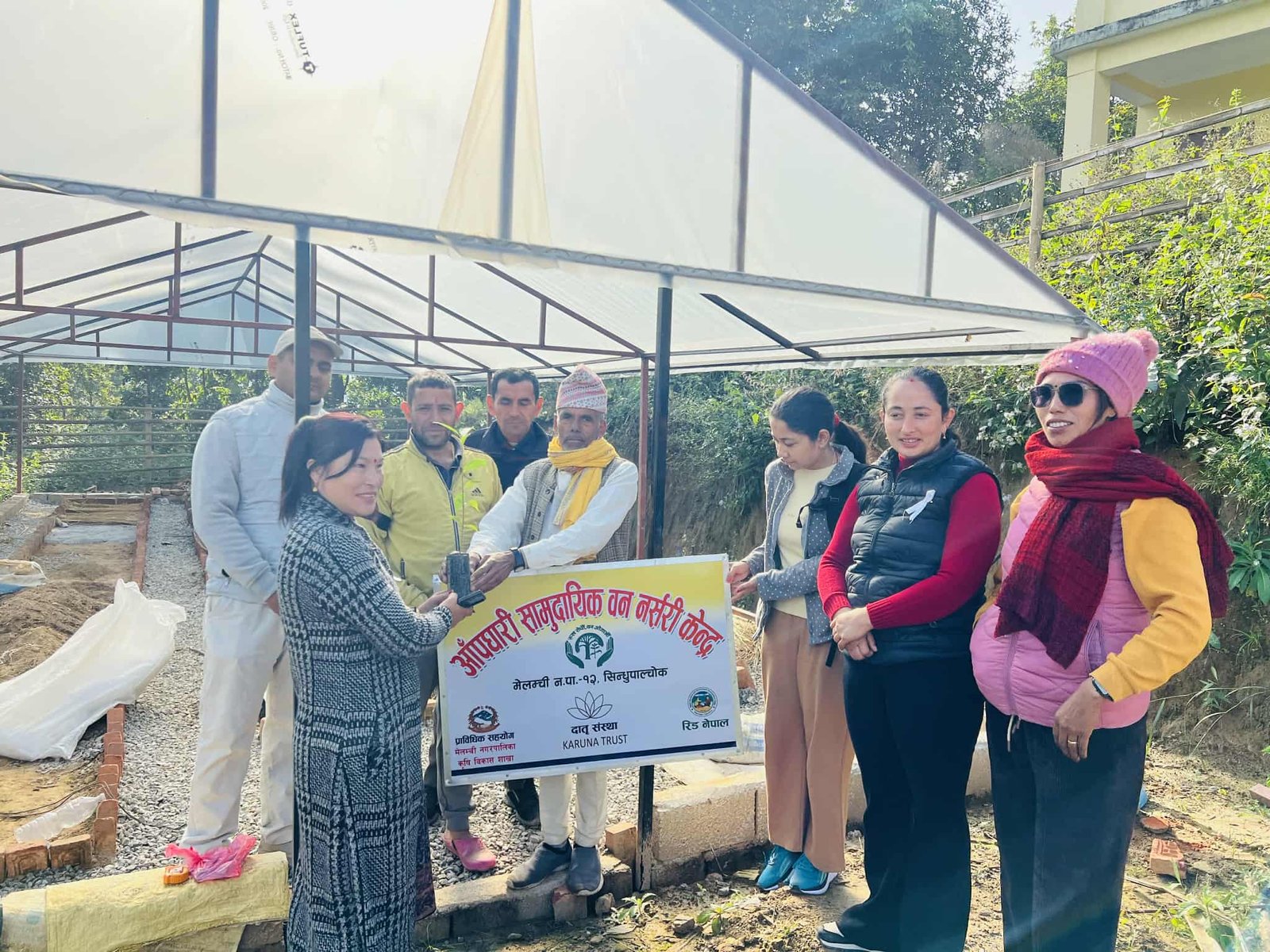 विरुवा उत्पादन र संरक्षणमा टेवा दिने मेलम्चीका दुई नर्सरी वडालाई हस्तान्तरण